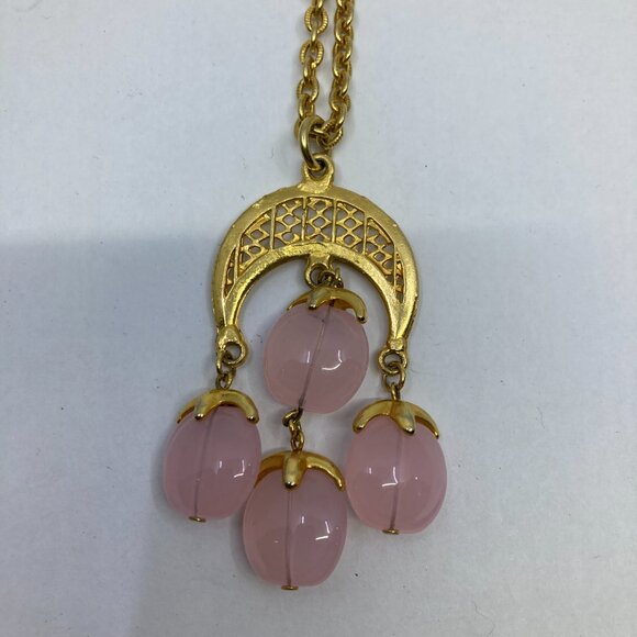 Vtg TRIFARI ? Alice Caviness ? pink lucite waterfall gold tone necklace - Picture 2 of 3